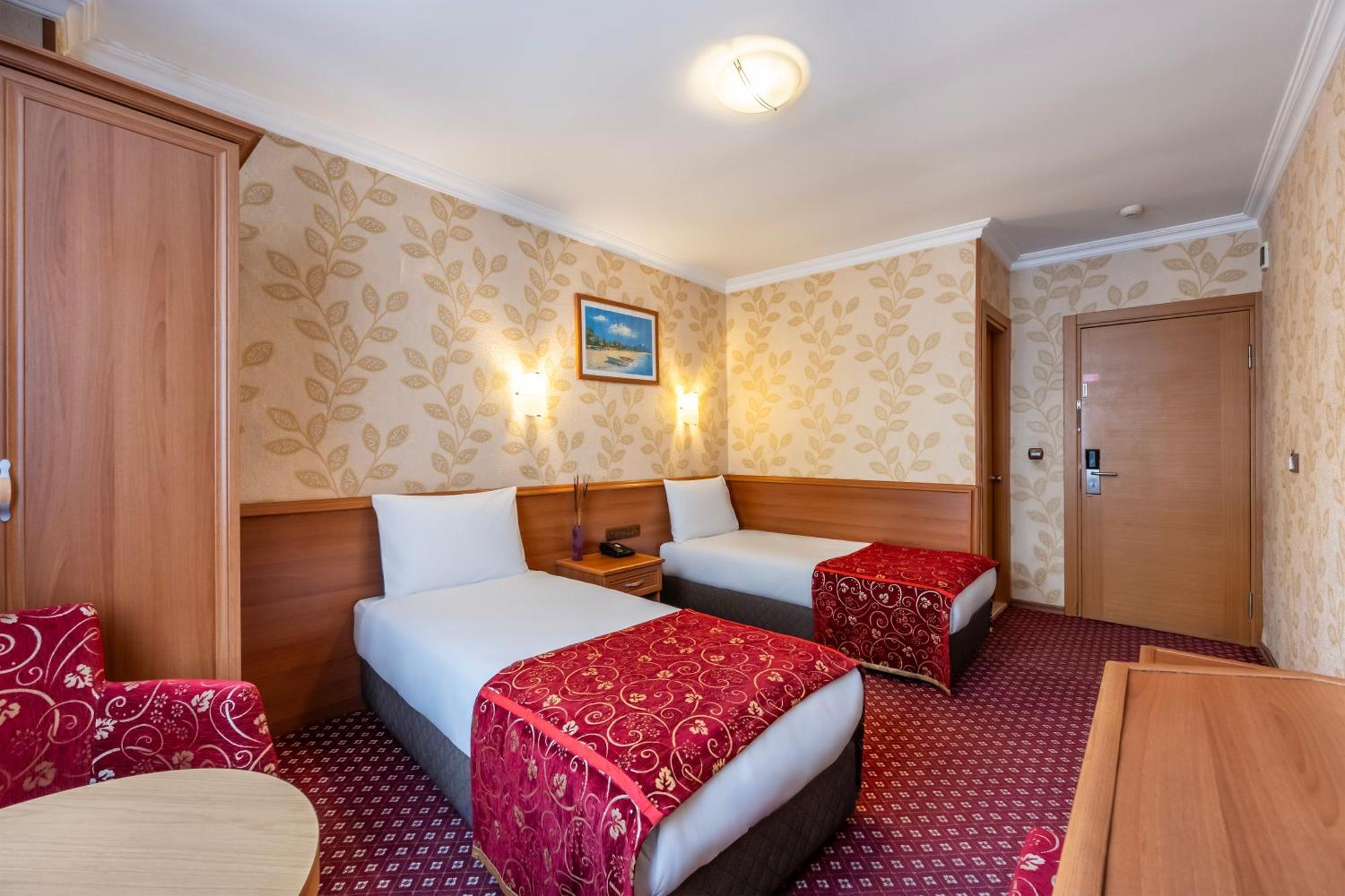 Hotel Bristol Istanboel Buitenkant foto