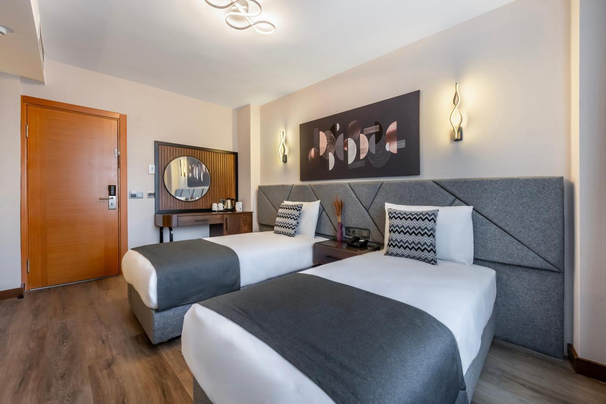 Hotel Bristol Istanboel Buitenkant foto