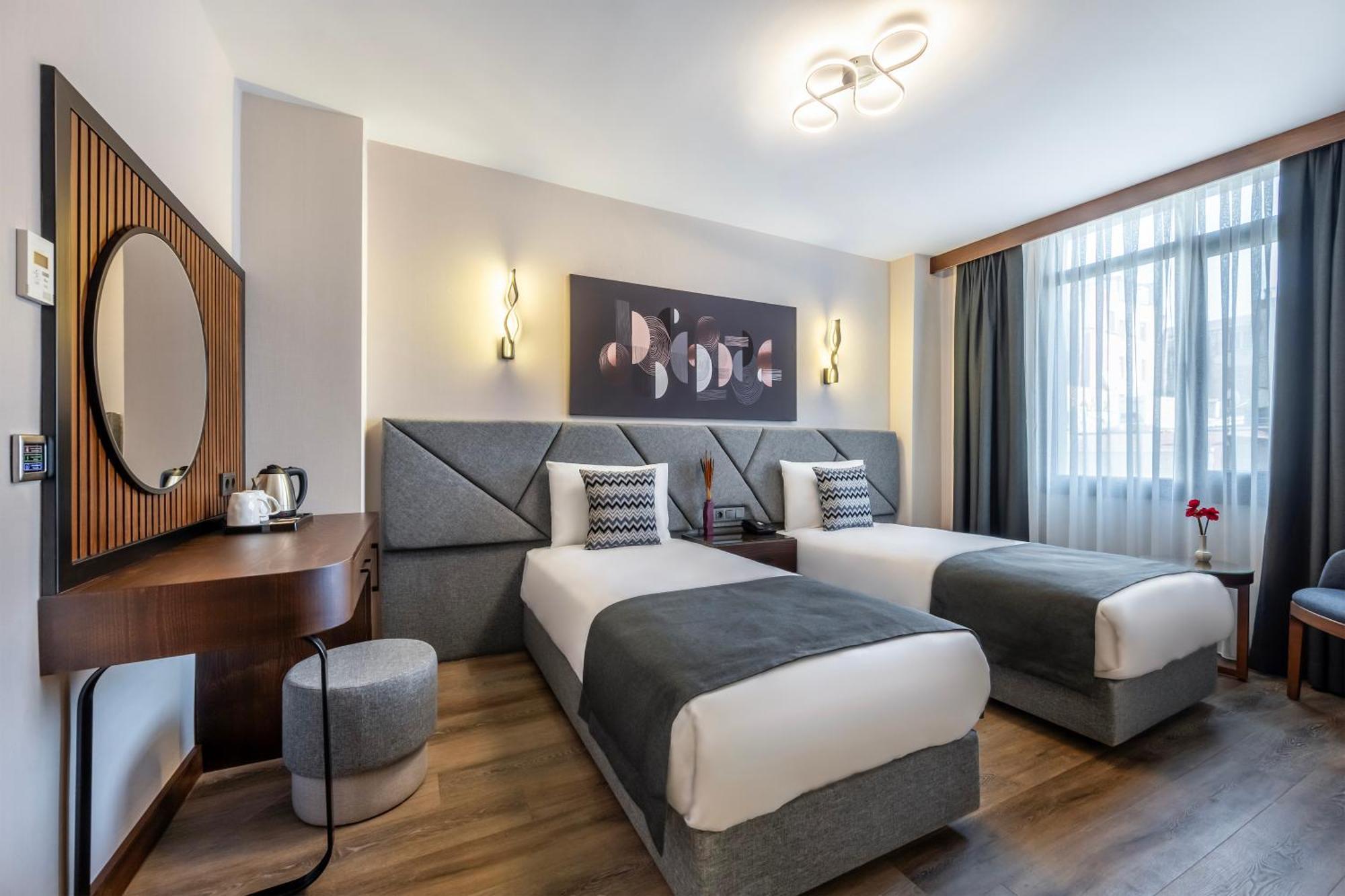 Hotel Bristol Istanboel Buitenkant foto