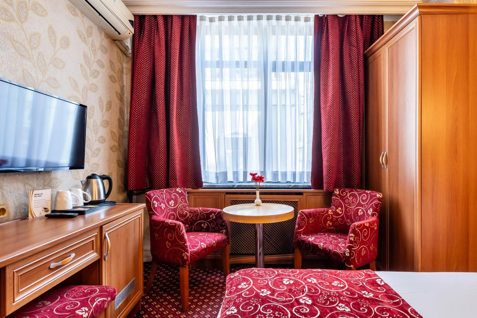 Hotel Bristol Istanboel Buitenkant foto