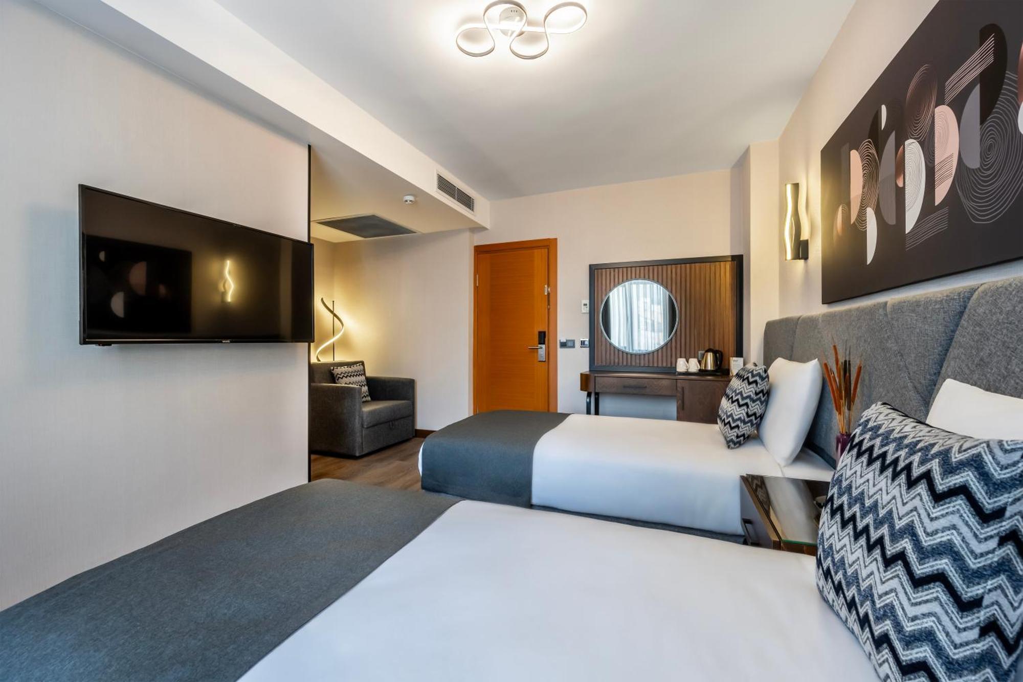 Hotel Bristol Istanboel Buitenkant foto